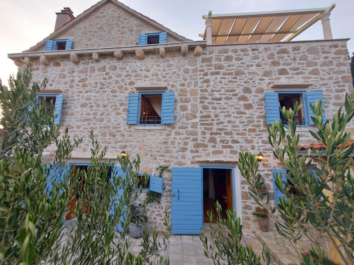 Villa Vicina Heritage Villa For 9,Milna - Close To Restaurants And Shops Екстер'єр фото