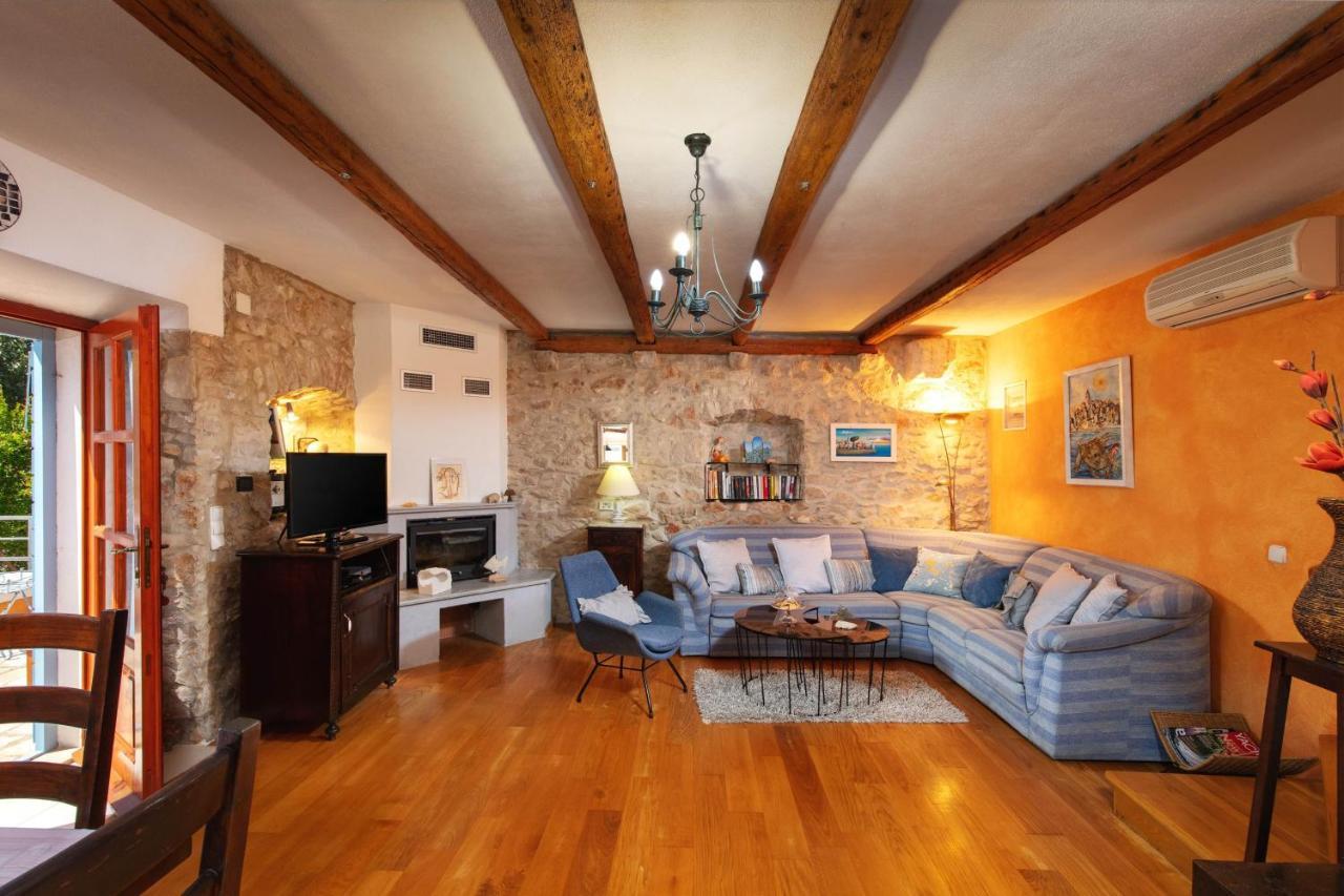 Villa Vicina Heritage Villa For 9,Milna - Close To Restaurants And Shops Екстер'єр фото