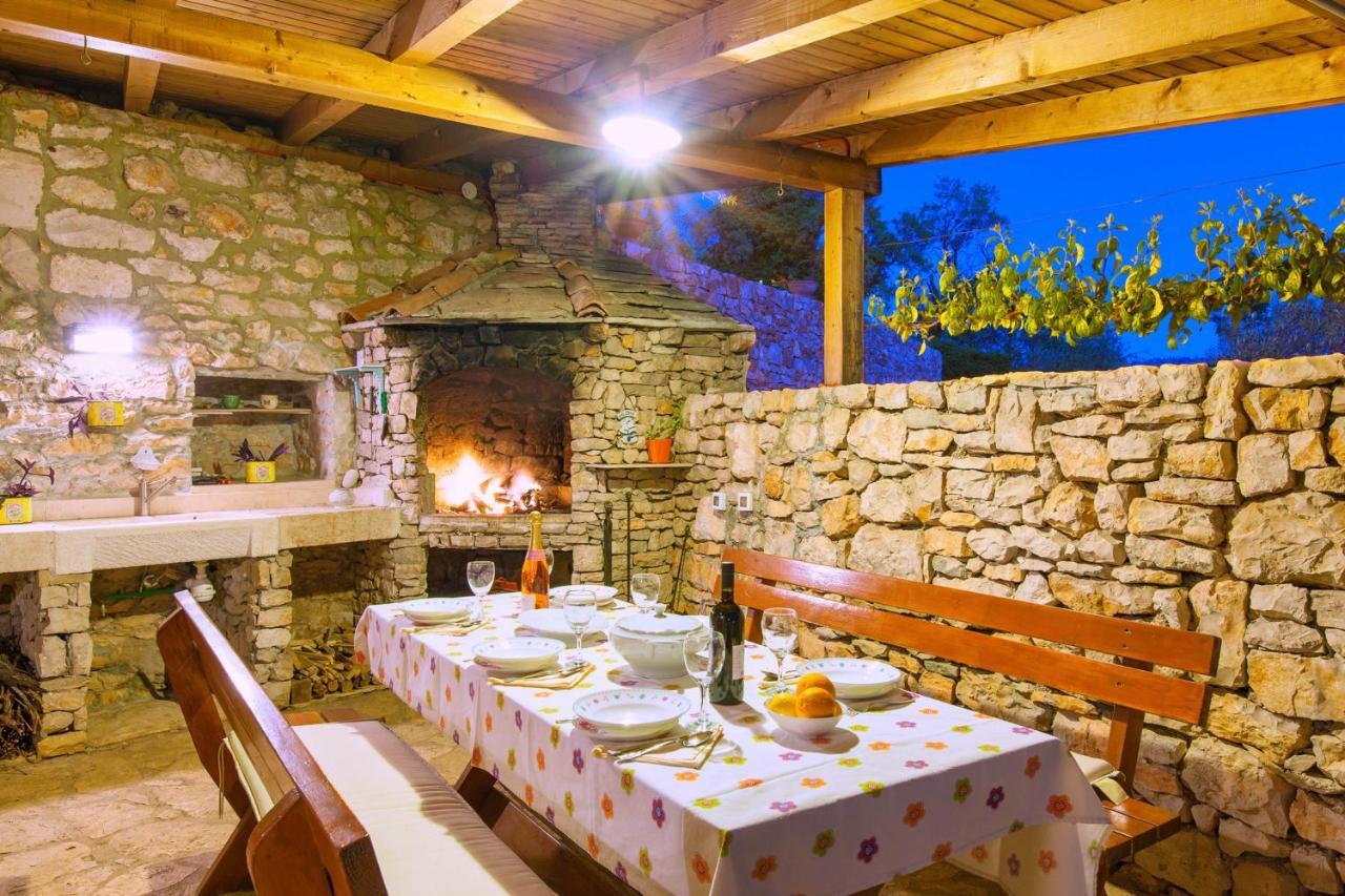 Villa Vicina Heritage Villa For 9,Milna - Close To Restaurants And Shops Екстер'єр фото